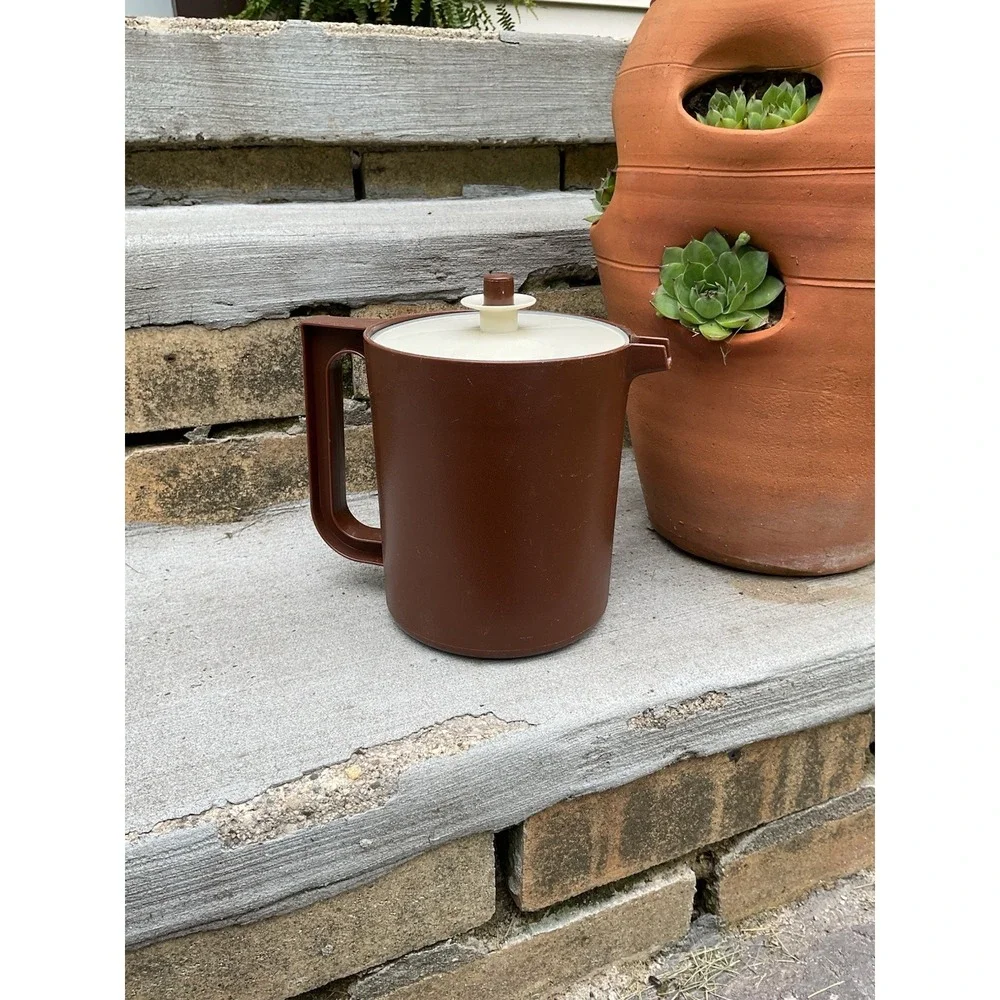 Vintage Tupperware Short Pitcher  1575-6 Push Button Lid Retro Brown